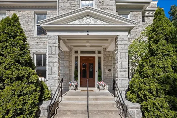 1 Hawthorne PL, Independence, MO 64052