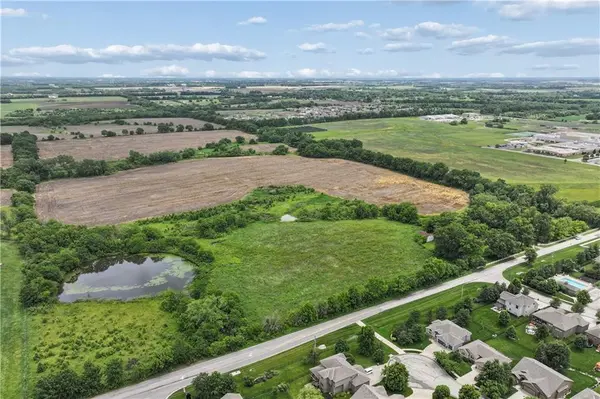 19411 S Ridgeview RD, Spring Hill, KS 66083