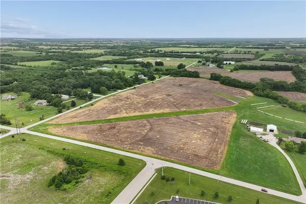 19411 S Ridgeview RD, Spring Hill, KS 66083