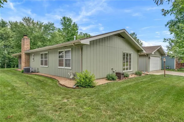 2904 Belle Haven DR, Lawrence, KS 66046