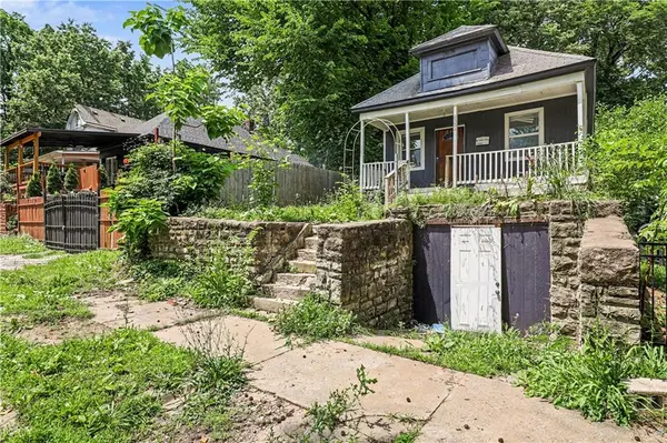 2524 Kensington AVE, Kansas City, MO 64127