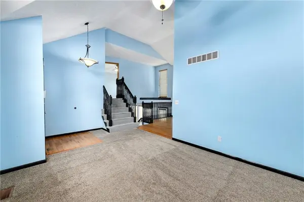 644 SE JONATHON AVE Lee's Summit, MO 64063