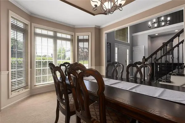 212 NE Hidden Ridge LN, Lee's Summit, MO 64064