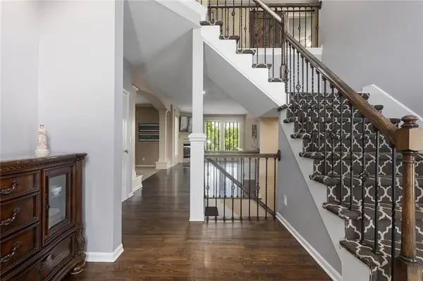 212 NE Hidden Ridge LN, Lee's Summit, MO 64064