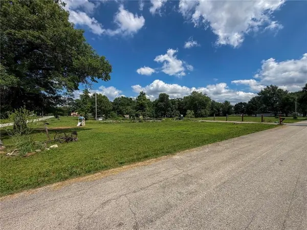 302 E Oak ST, Weir, KS 66781
