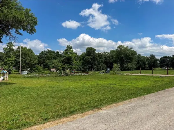 302 E Oak ST, Weir, KS 66781