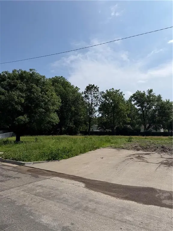 8117 Jarboe ST, Kansas City, MO 64114