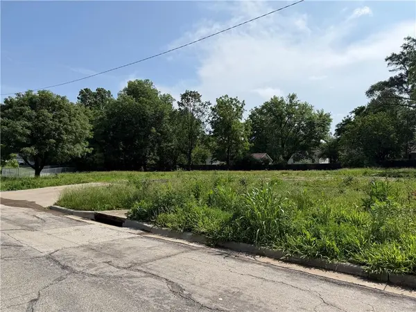 8117 Jarboe ST, Kansas City, MO 64114
