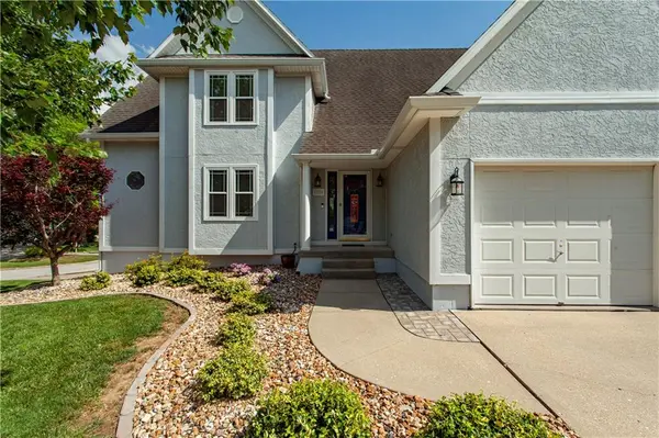 1124 NE Waterfield Village DR, Blue Springs, MO 64014