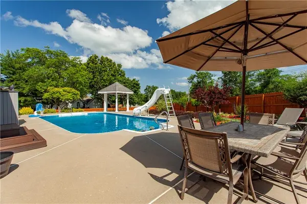 1124 NE Waterfield Village DR, Blue Springs, MO 64014