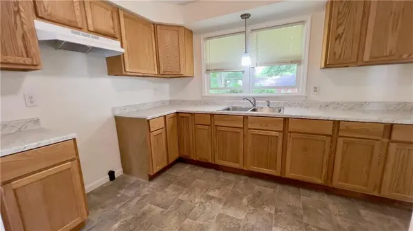 204 N Park DR, Belton, MO 64012