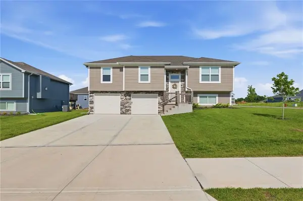 700 Summer Dawn CIR, Belton, MO 64012