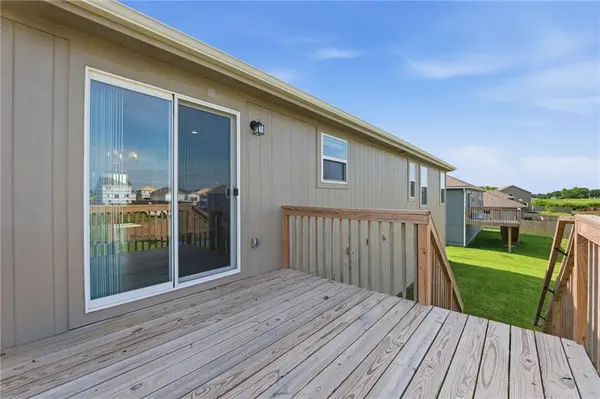 700 Summer Dawn CIR, Belton, MO 64012