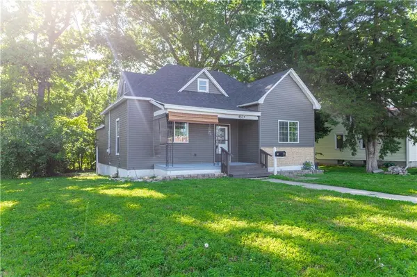 457 S Lyon AVE, Marshall, MO 65340