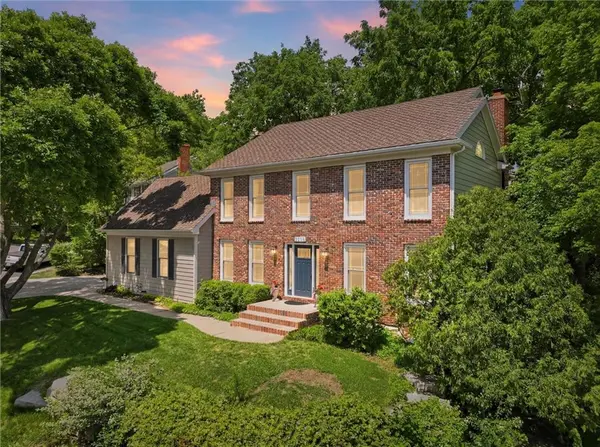 1117 Williamsburg CT, Lawrence, KS 66049