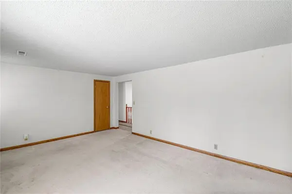 503 Hallar AVE, Gower, MO 64454