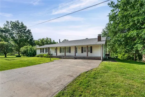 503 Hallar AVE, Gower, MO 64454