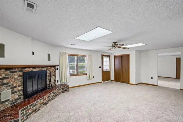 503 Hallar AVE, Gower, MO 64454