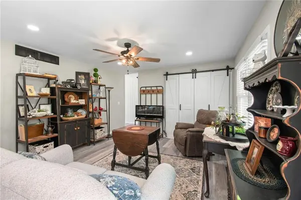 1205 W 5th TER, Cameron, MO 64429