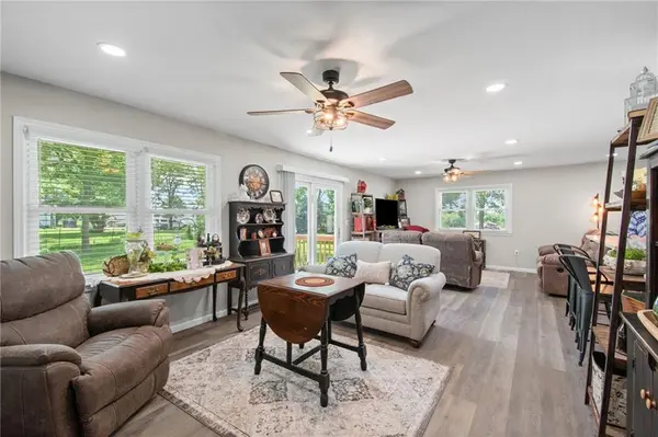 1205 W 5th TER, Cameron, MO 64429