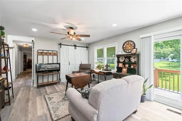 1205 W 5th TER, Cameron, MO 64429