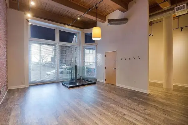 609 Central ST #1102, Kansas City, MO 64105