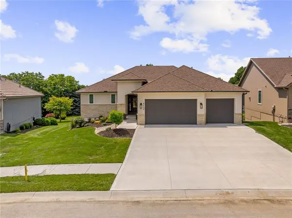 4209 NE Hideaway DR, Lee's Summit, MO 64064