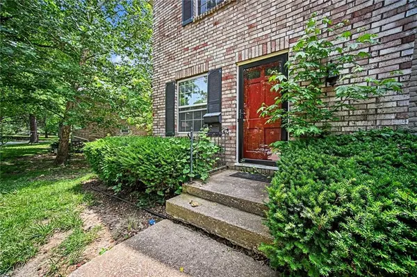 8017 E 88th ST, Kansas City, MO 64138