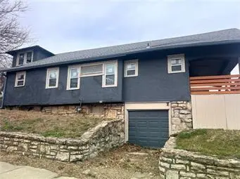 4242 College AVE, Kansas City, MO 64130