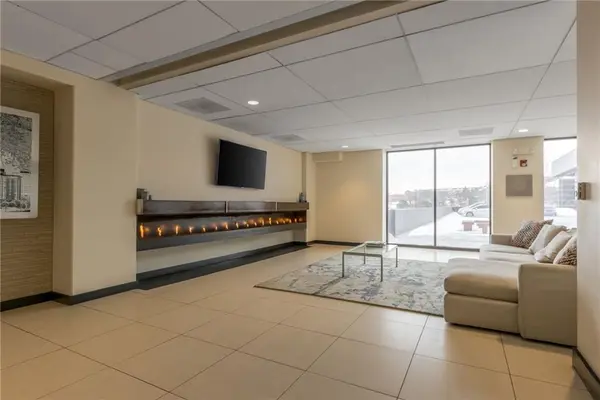 700 E 8th ST #16M, Kansas City, MO 64106