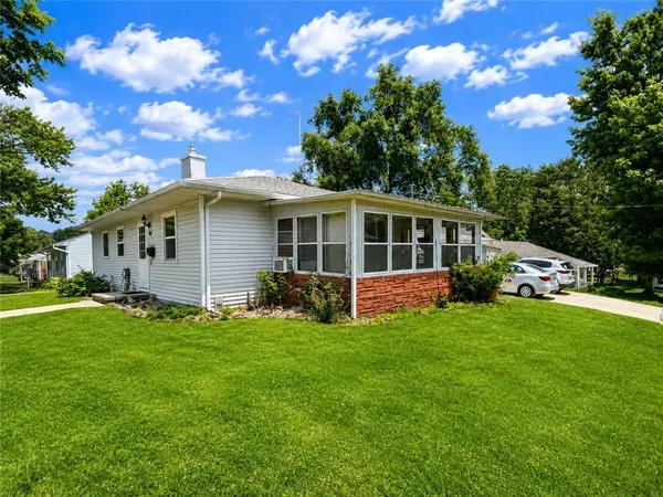 221 S Frederick AVE, Maryville, MO 64468