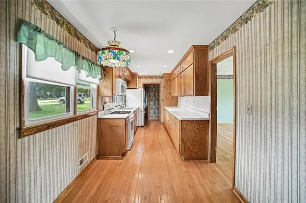 1728 S Berry RD, Independence, MO 64057