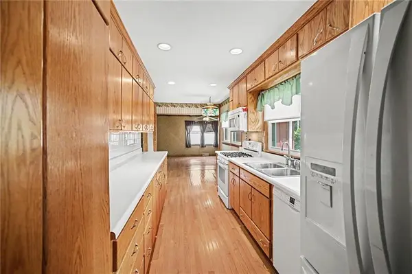 1728 S Berry RD, Independence, MO 64057