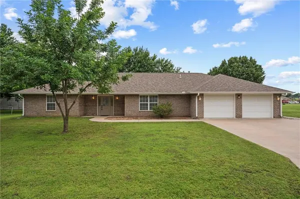 1006 S Ridgeway ST, Caney, KS 67333