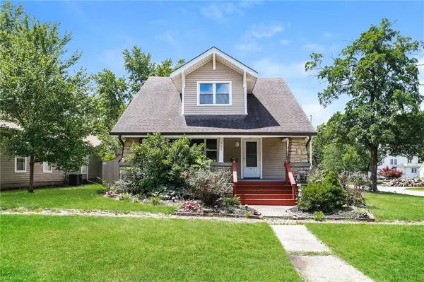 701 E Peoria ST, Paola, KS 66071