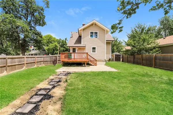 701 E Peoria ST, Paola, KS 66071