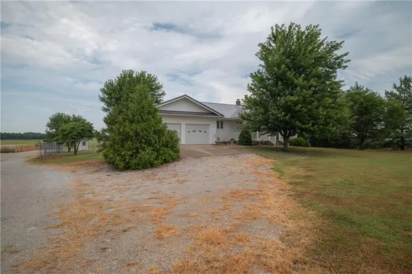 619 V HWY, Lamar, MO 64759