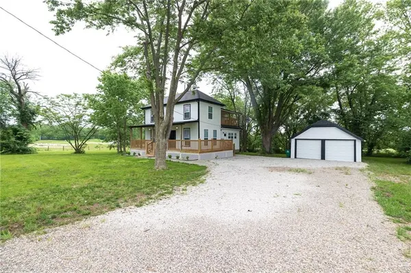 21195 S Woodland RD, Spring Hill, KS 66083