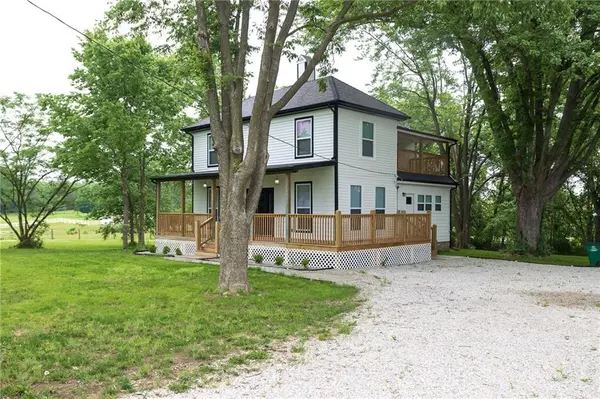 21195 S Woodland RD, Spring Hill, KS 66083