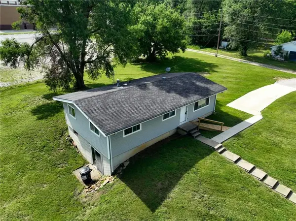 1115 3rd AVE #E, Horton, KS 66439
