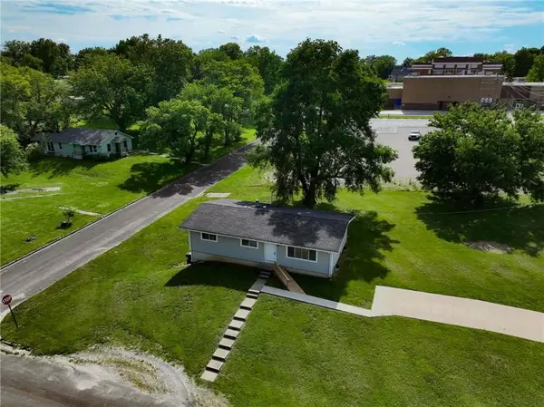 1115 3rd AVE #E, Horton, KS 66439