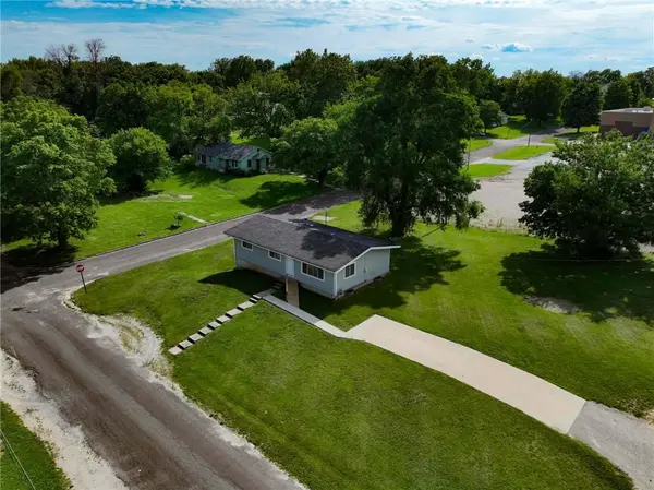 1115 3rd AVE #E, Horton, KS 66439