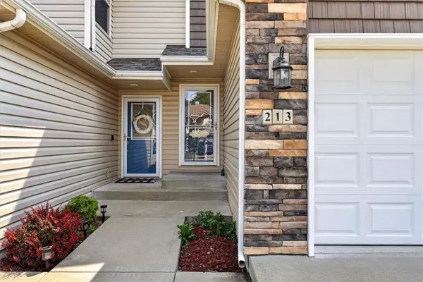 213 Pointe LN, Raymore, MO 64083