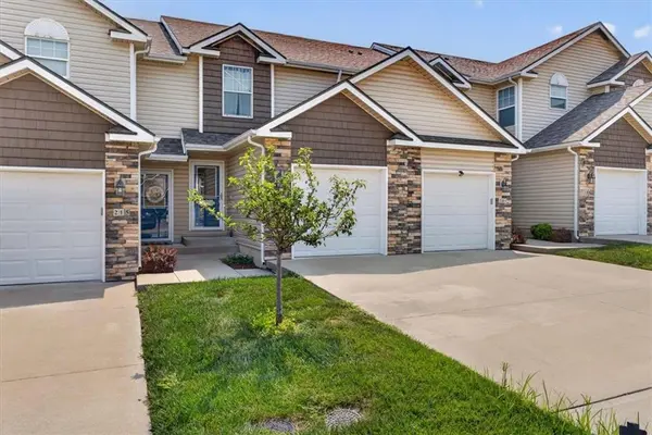 213 Pointe LN, Raymore, MO 64083