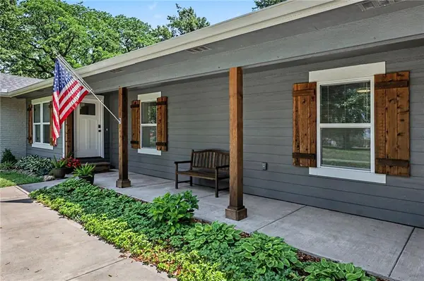 16985 Evans RD, Basehor, KS 66007