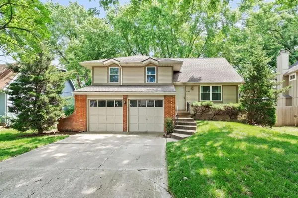 14805 S Bradley DR, Olathe, KS 66062
