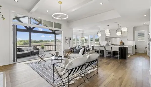 17020 Parkhill ST, Overland Park, KS 66221