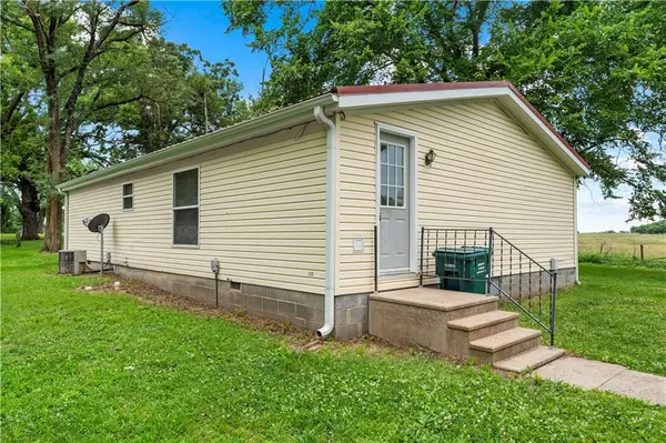 18509 S 1600 RD, Nevada, MO 64772