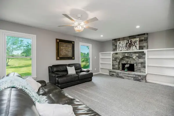 7910 E 233rd ST, Peculiar, MO 64078