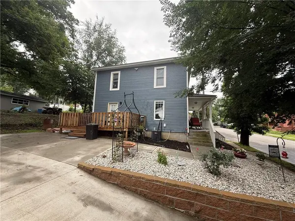1113 N 18th ST, St Joseph, MO 64501